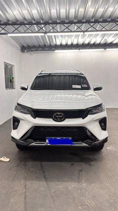 TOYOTA HILUX SW4 2.8 D-4D TURBO DIESEL SRX PLATINUM 7L 4X4 AUTOMÁTICO